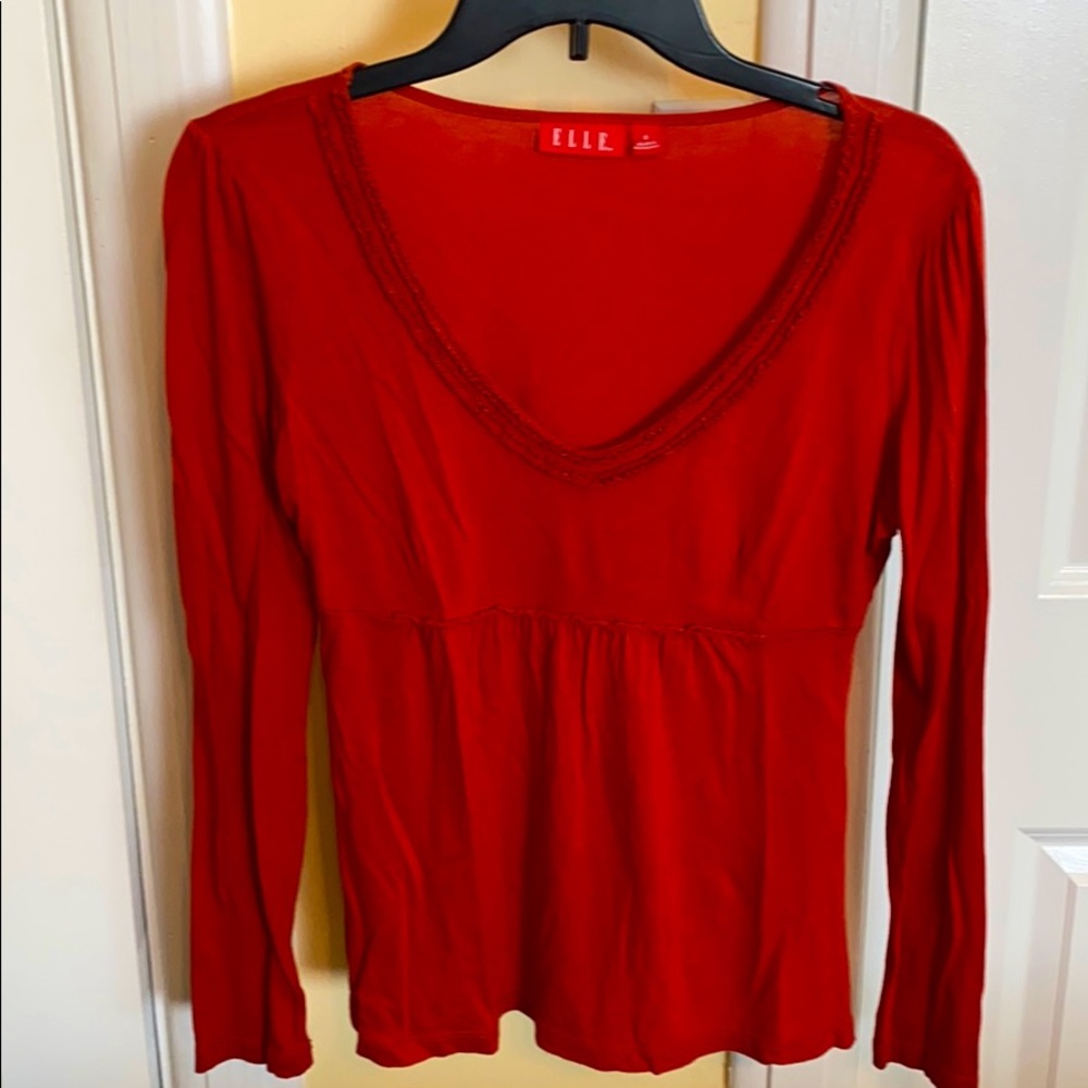 ELLE burnt-orange fitted long sleeved peasant top